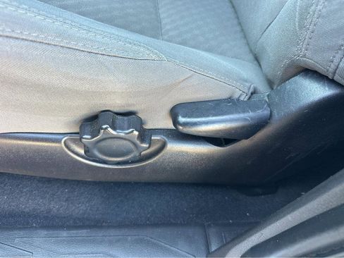 Used 2020 Toyota Tacoma SR image 31