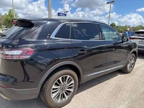 Used 2022 Lincoln Nautilus FWD w/ Premium Package image 3