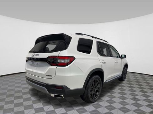 New 2025 Honda Pilot Touring image 5