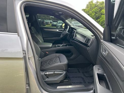 Used 2024 Volkswagen Atlas Cross Sport SE FWD image 44