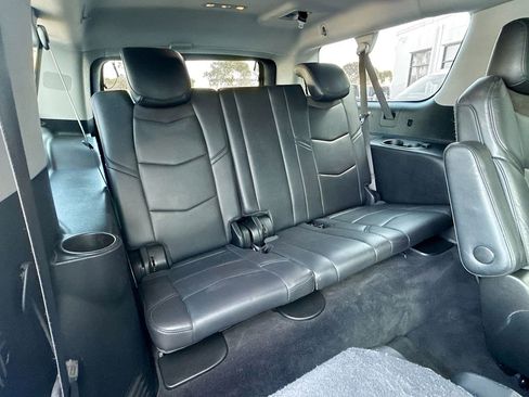 Used 2020 Cadillac Escalade ESV Luxury image 31