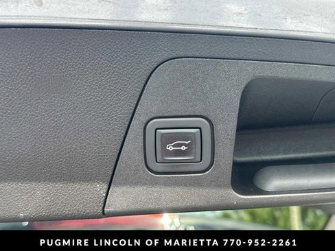Used 2020 Buick Envision Essence w/ Experience Buick Package FWD image 19