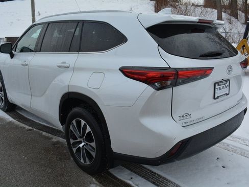 Used 2023 Toyota Highlander XLE image 7