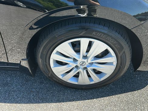 Used 2024 Nissan Sentra S FWD image 8
