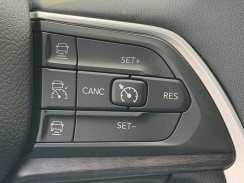 Used 2023 Jeep Grand Cherokee L Limited w/ Black Appearance Package AWD/4WD image 19