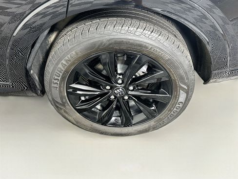 Used 2024 Buick Envista Sport Touring w/ Convenience II Package FWD image 11
