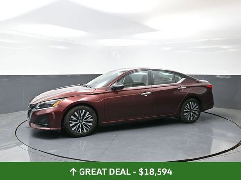 Used 2024 Nissan Altima 2.5 SV image 9