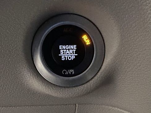 Used 2023 Chrysler Pacifica Touring-L FWD image 29