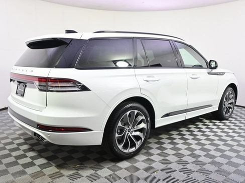 New 2026 Lincoln Aviator AWD image 7