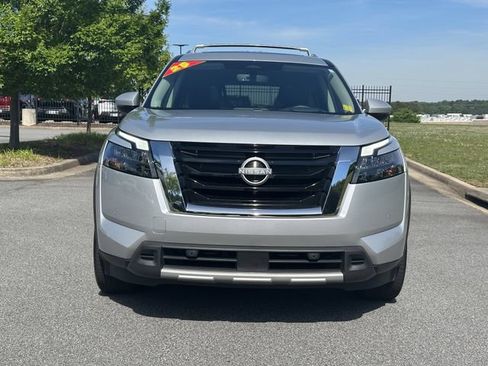 Certified 2025 Nissan Pathfinder Platinum FWD image 2