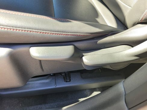 Certified 2024 Chevrolet Trax RS w/ Sunroof Package image 5