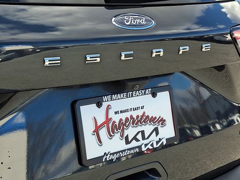 Used 2022 Ford Escape Titanium w/ Class II Trailer Tow Package image 33