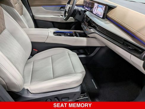 Certified 2026 Nissan Murano Platinum w/ Cargo Package AWD/4WD image 37