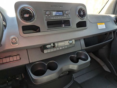 Used 2025 Mercedes-Benz Sprinter 2500 image 28