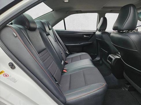 Used 2017 Toyota Camry SE w/ Moonroof Package FWD image 20