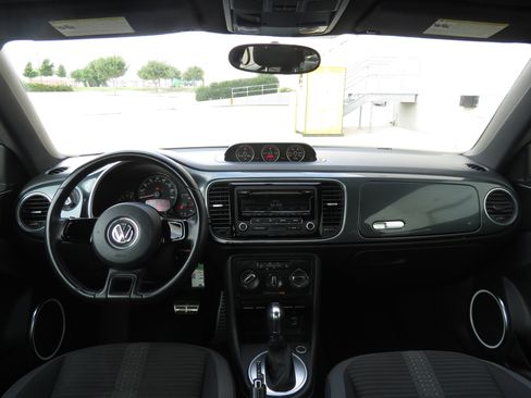 Used 2012 Volkswagen Beetle Turbo FWD image 11