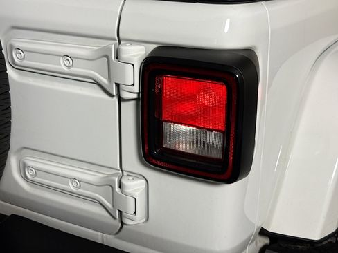 Used 2024 Jeep Wrangler Unlimited w/ Convenience Group AWD/4WD image 34