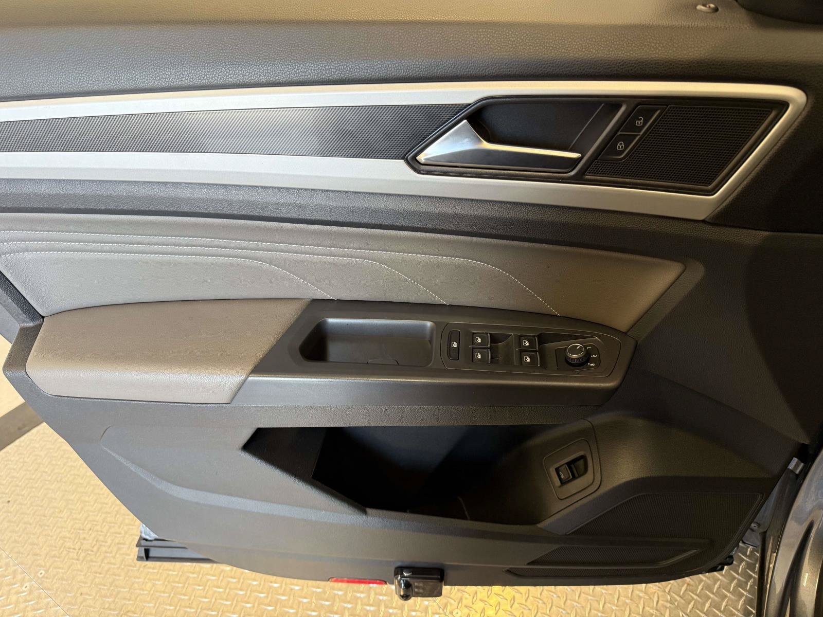 Used 2021 Volkswagen Atlas Cross Sport SEL FWD image 20