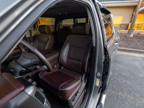 Used 2017 Chevrolet Silverado 1500 High Country image 11