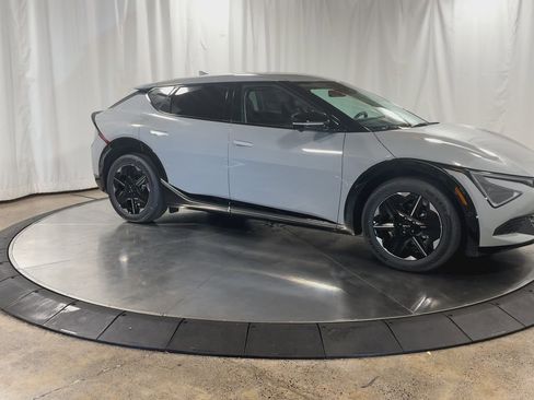 New 2025 Kia EV6 Wind image 3