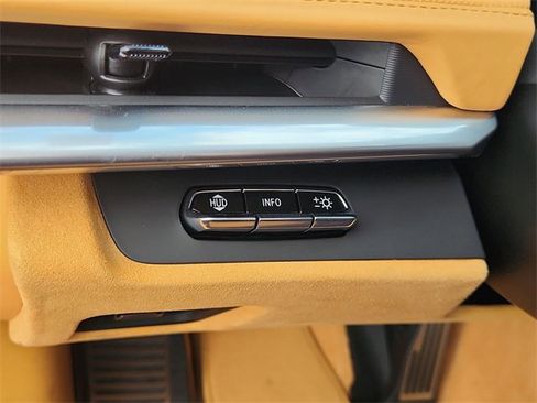 Used 2023 Chevrolet Corvette Stingray Premium Conv w/ Z51 Performance Package image 18