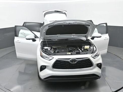 Used 2026 Toyota Highlander Limited image 35