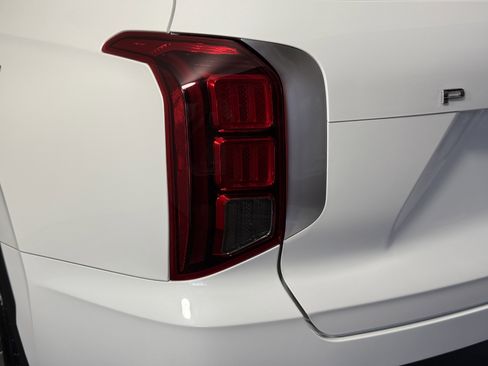 Used 2022 Hyundai Palisade SEL w/ Premium Package image 8