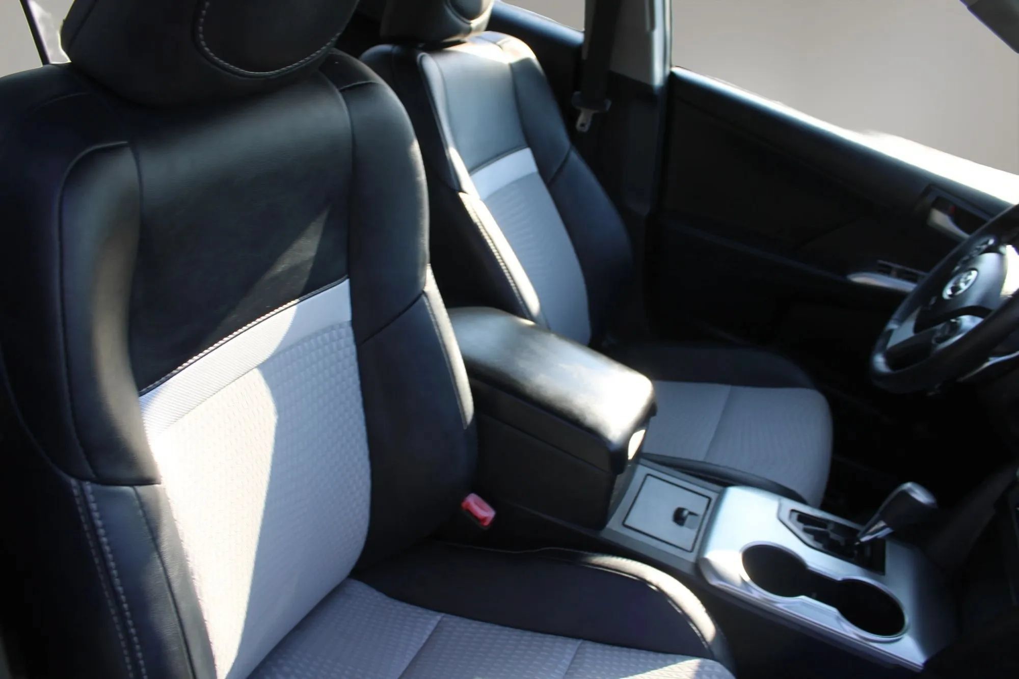 Used 2013 Toyota Camry SE FWD image 22