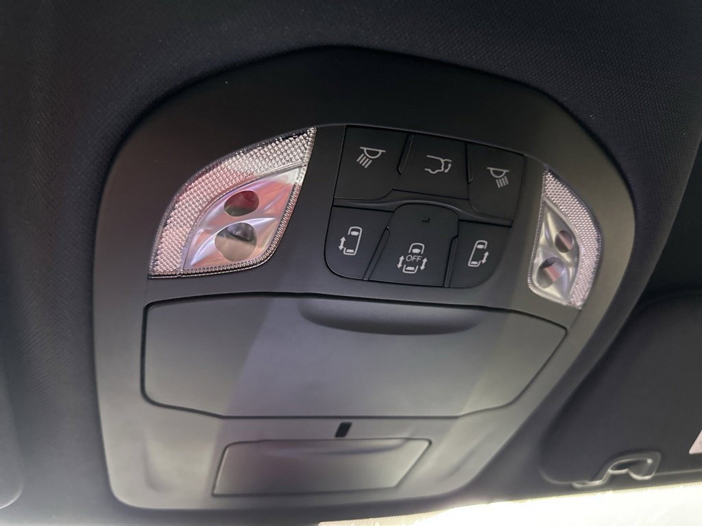New 2027 Chrysler Pacifica Select FWD image 42