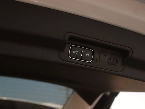 Used 2025 Ford Explorer Active w/ Active Comfort Package RWD image 16