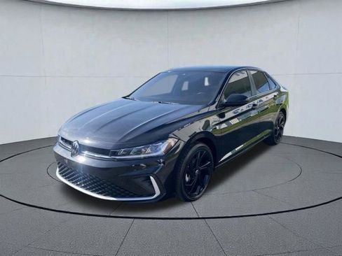 Used 2025 Volkswagen Jetta SE FWD image 3