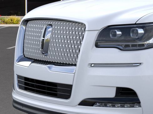 New 2024 Lincoln Navigator Reserve AWD/4WD image 17