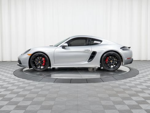 Certified 2025 Porsche 718 Cayman GTS RWD image 2