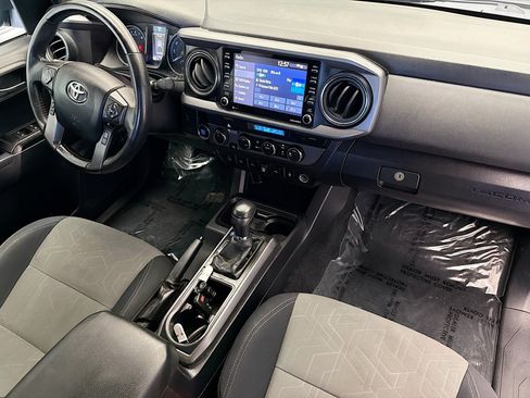 Used 2021 Toyota Tacoma TRD Off-Road w/ Technology Package AWD/4WD image 12
