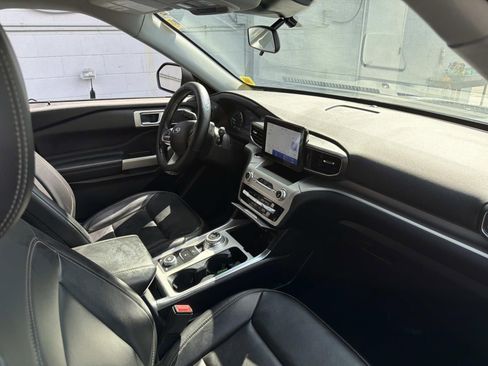 Used 2022 Ford Explorer XLT w/ Equipment Group 202A AWD/4WD image 11