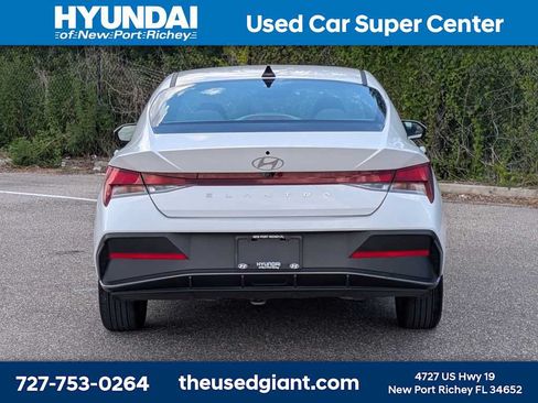Certified 2024 Hyundai Elantra SEL FWD image 4