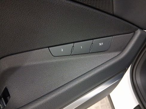 Used 2024 Audi Q8 e-tron Premium Plus w/ Premium Plus Package image 15