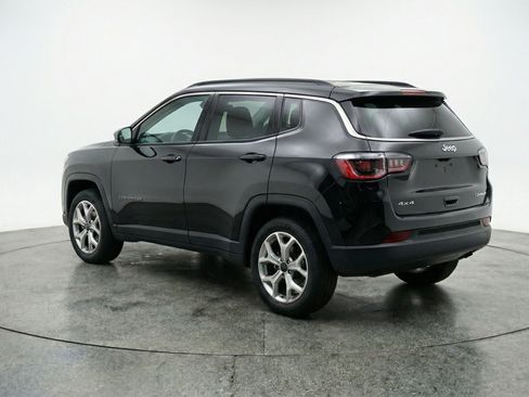 Used 2025 Jeep Compass Latitude image 6