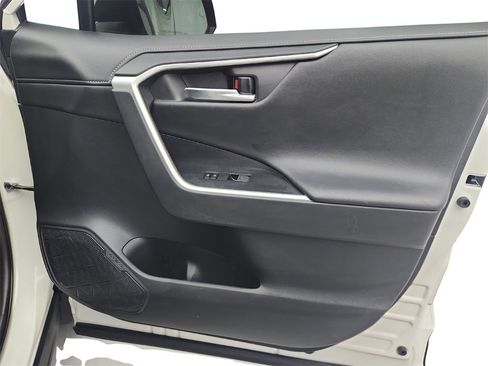 Used 2022 Toyota RAV4 Limited image 25