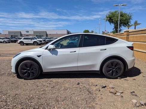 Used 2025 Tesla Model Y Long Range image 8