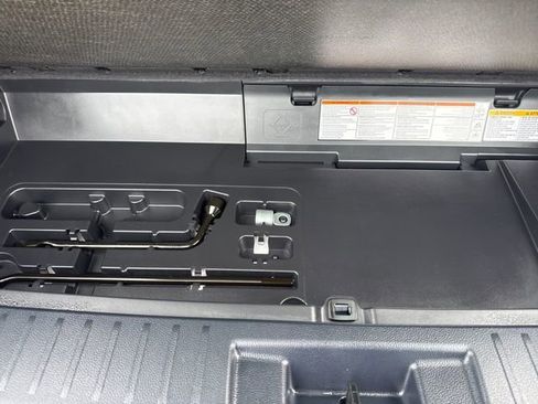 Used 2023 Toyota Highlander LE image 27