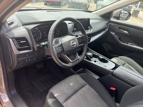 Used 2025 Nissan Rogue SV FWD image 18