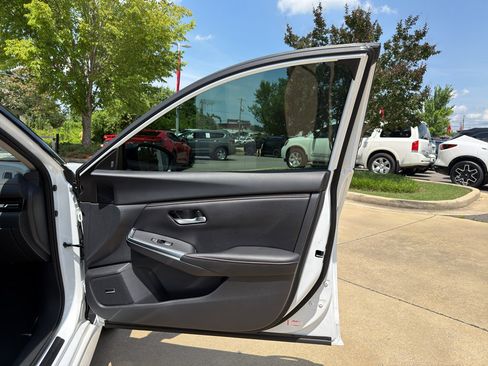 Used 2024 Nissan Sentra SR w/ SR Premium Package FWD image 18