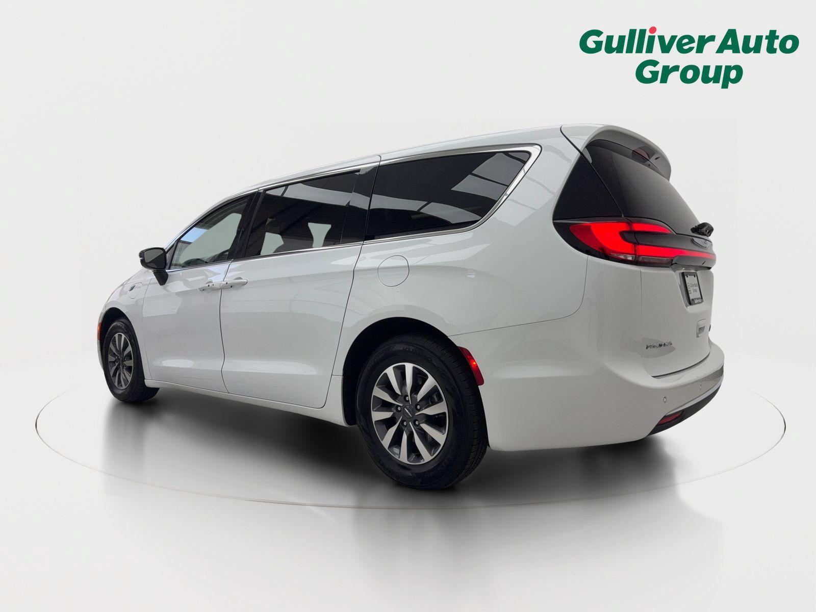 Used 2024 Chrysler Pacifica Limited FWD image 4