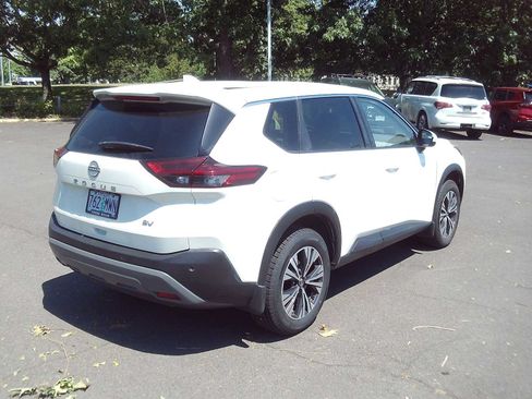 Used 2023 Nissan Rogue SV FWD image 5