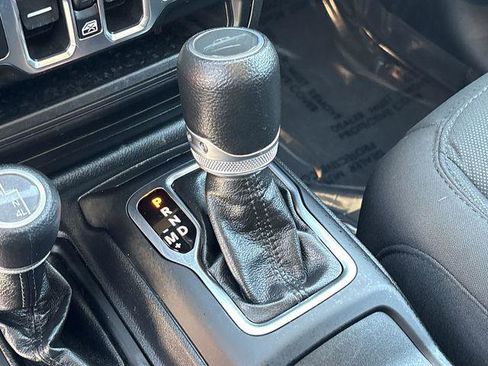 Certified 2023 Jeep Gladiator Sport AWD/4WD image 28