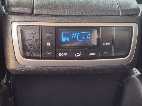Used 2018 Toyota Highlander XLE AWD/4WD image 13