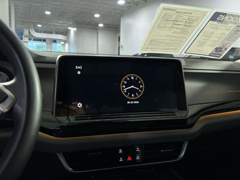 Used 2024 Volkswagen Atlas Peak Edition SEL AWD/4WD image 21