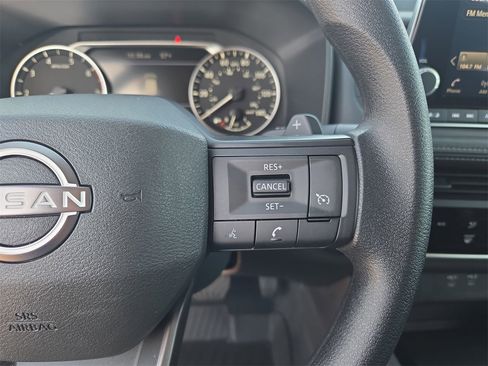 Used 2025 Nissan Rogue S image 17