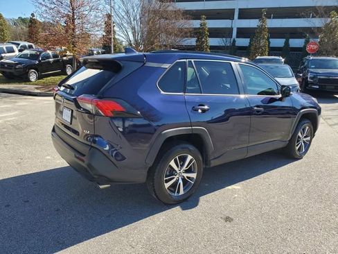 Used 2020 Toyota RAV4 XLE image 6